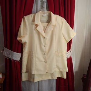 🐣 Lovely butter yellow suit